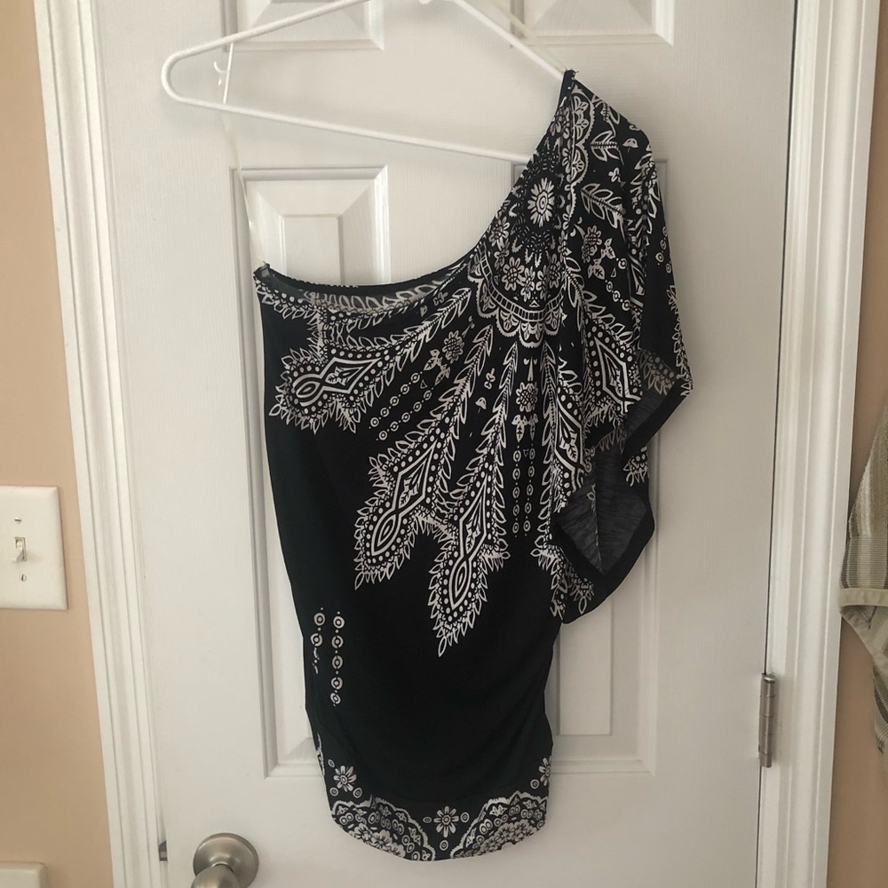 One shoulder top